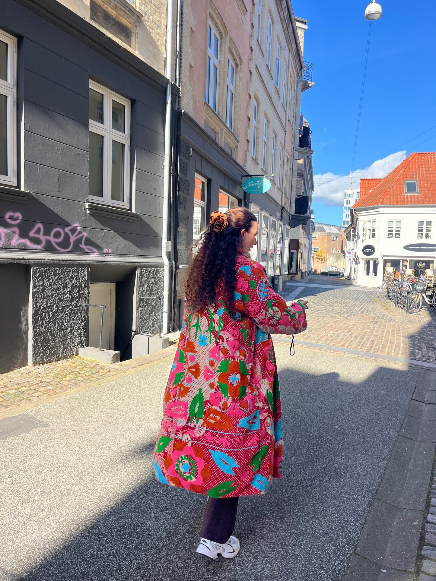 Kantha Jakke, Suzani