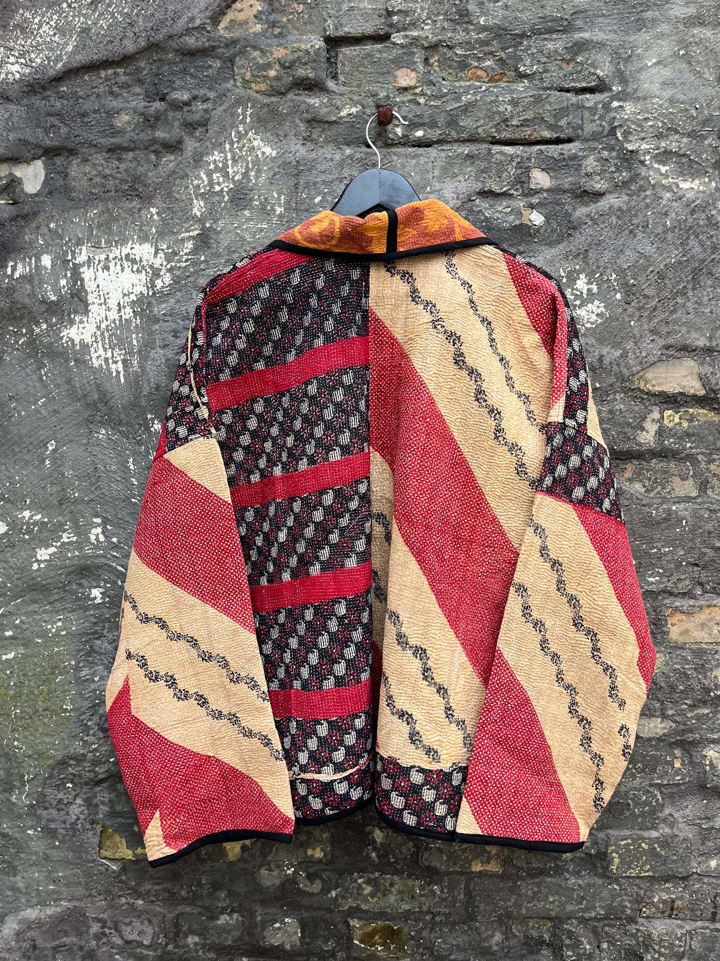 Kantha Jakke Dina