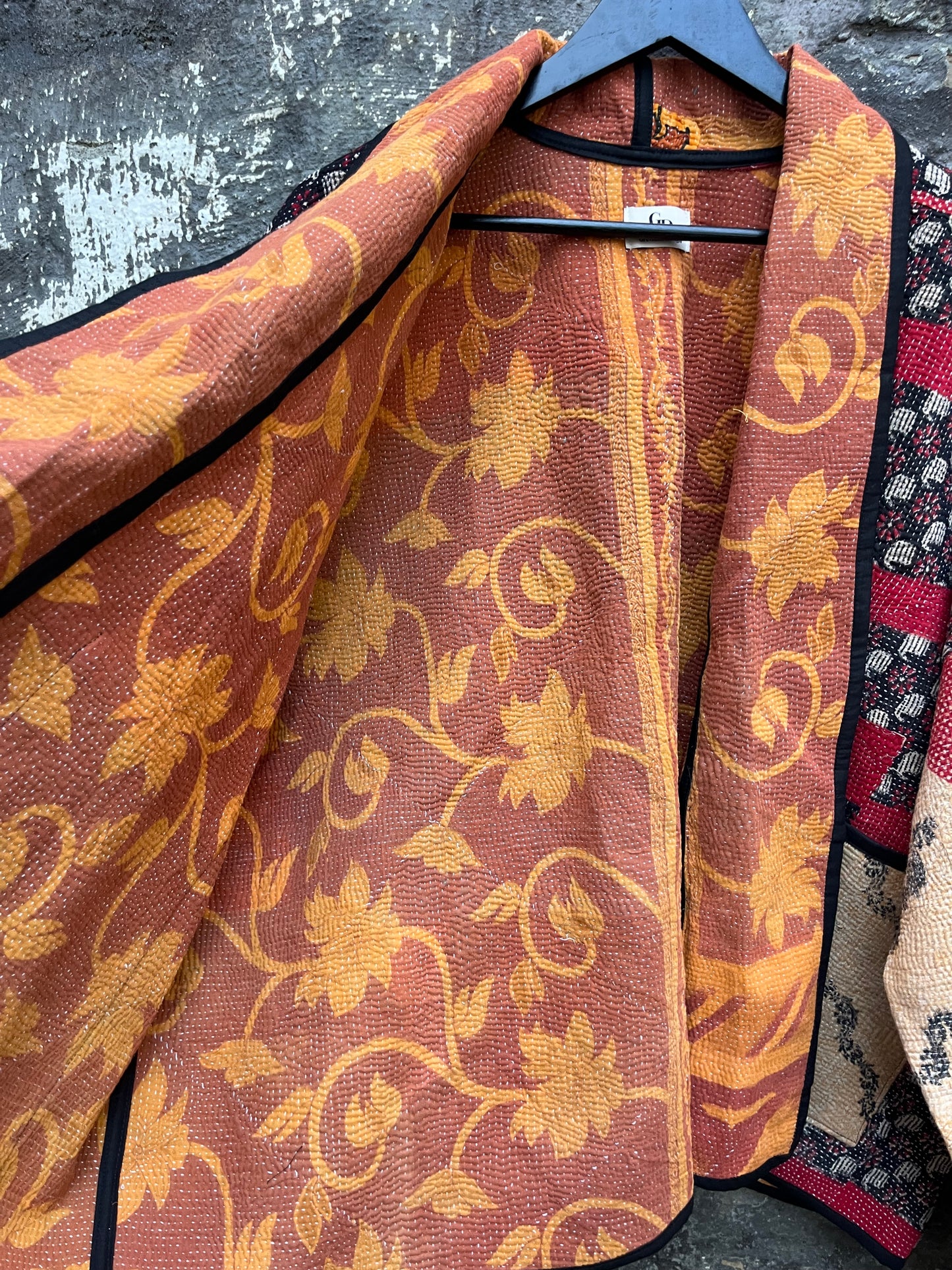 Kantha Jakke Dina