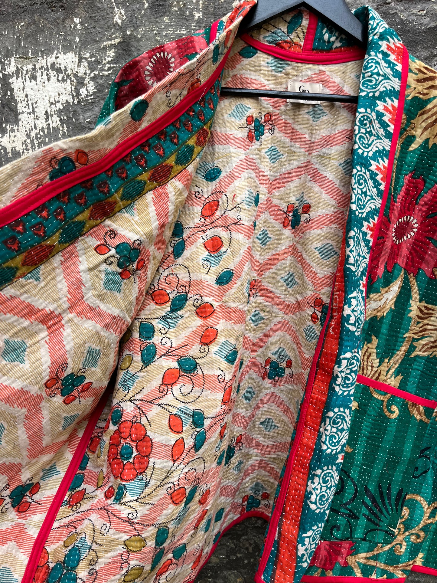 Kantha Jakke Mowita