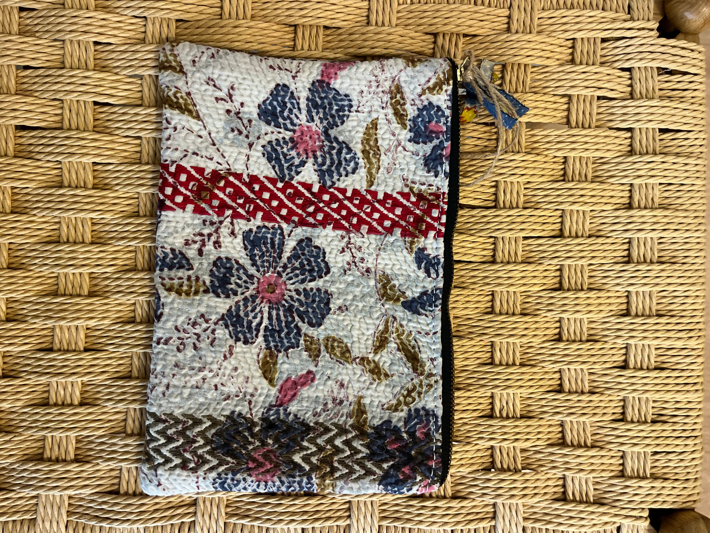 Kantha clutch